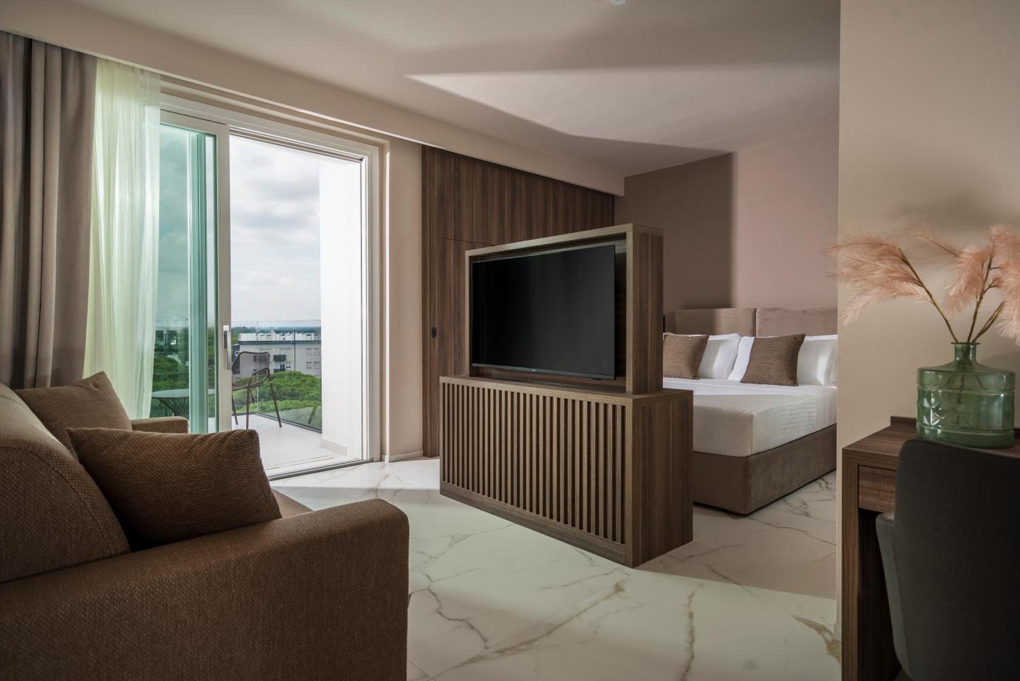 Hotel Bolina & 4*